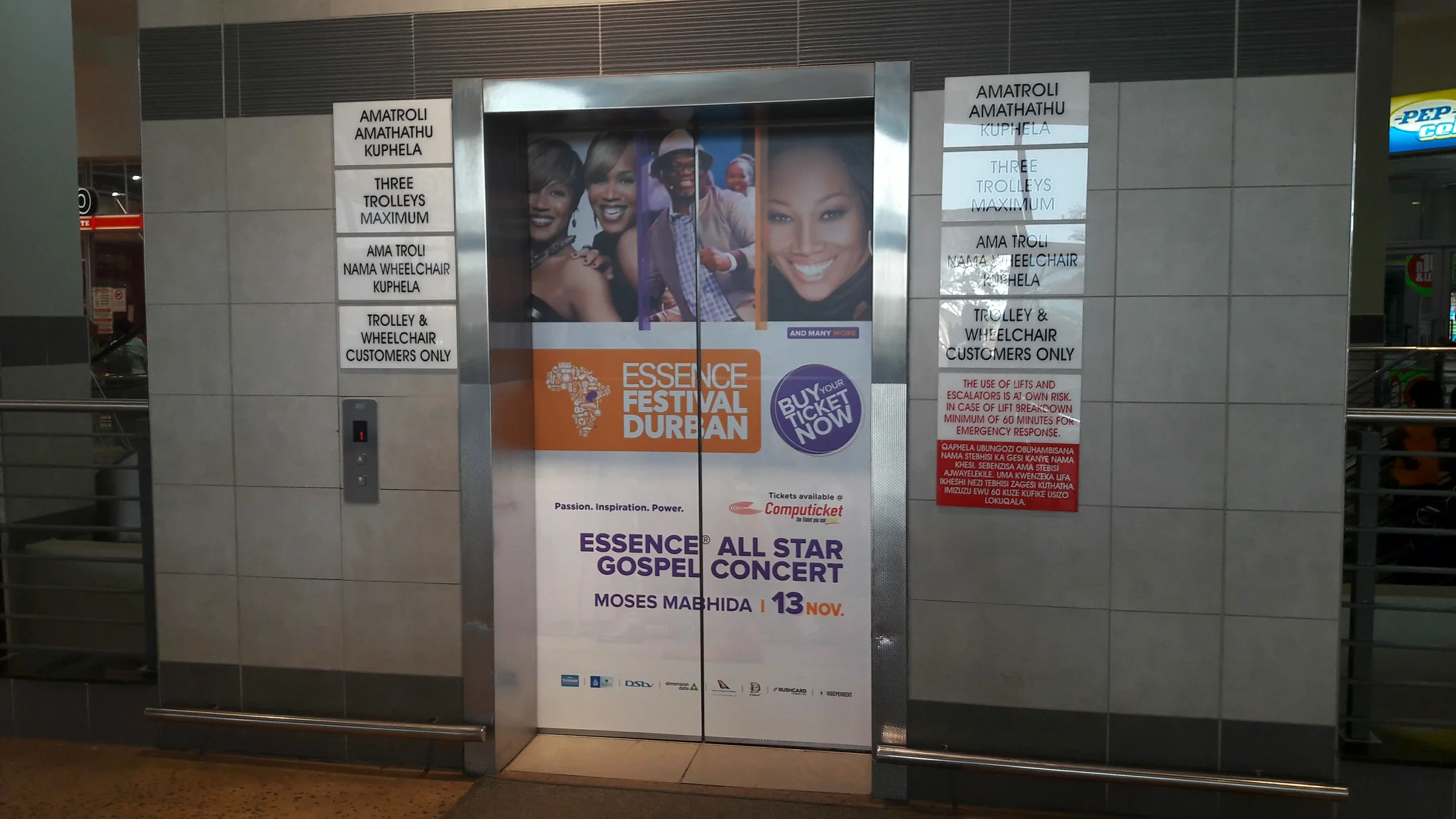 Indoor mall advertising lightbox placement